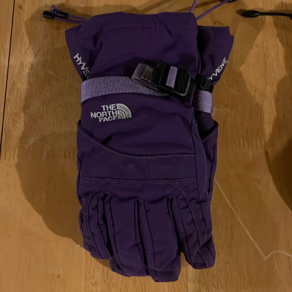 Girls north face winter gloves